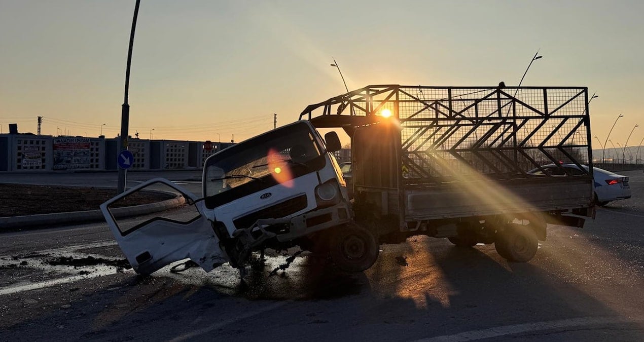 Kayseri’de feci kaza: 2’si polis, 4 yaralı