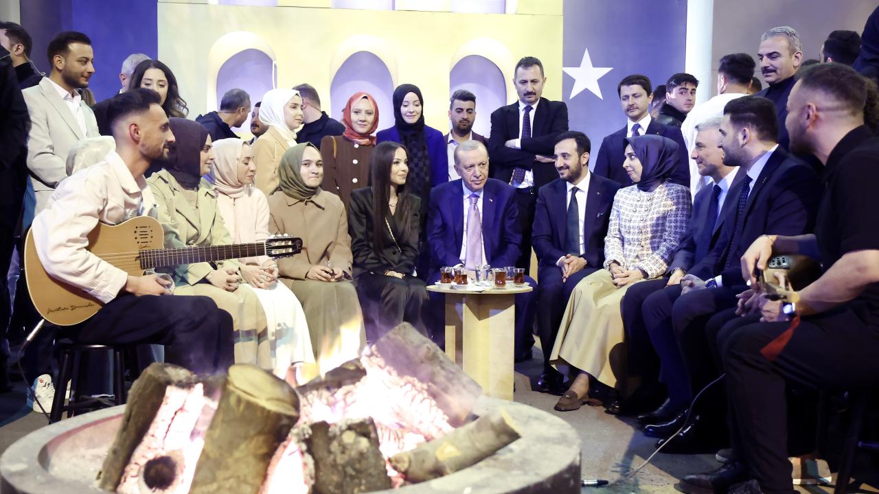 Cumhurbaşkanı Erdoğan, İstanbul’da gençlerle buluştu