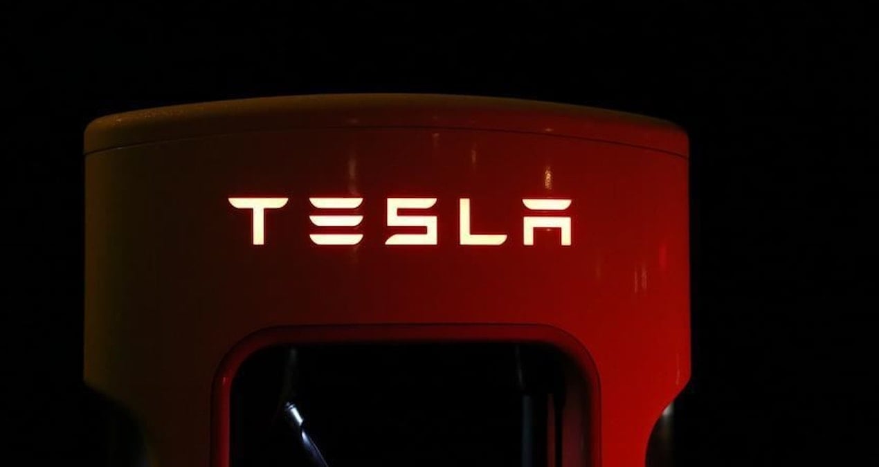 Musk karşıtı protestolar patlak verdi: Tesla bayisinde dokuz kişi tutuklandı